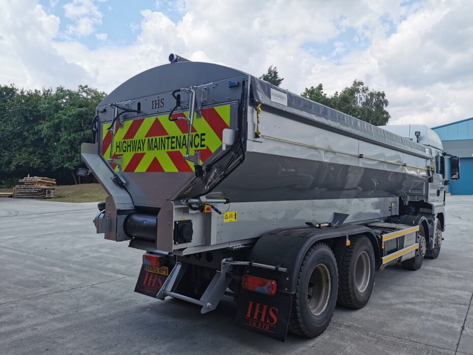 SINGLE BELT DISCHARGE CONVEYOR TRUCK